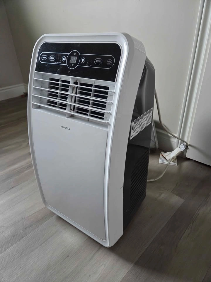 Insignia Air Conditioner - photo 3