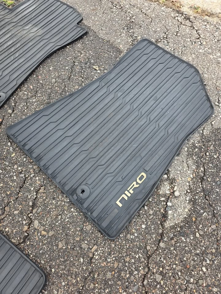 Genuine OEM Kia Niro All-Weather Rubber Floor Mats (2023–2026) - photo 2