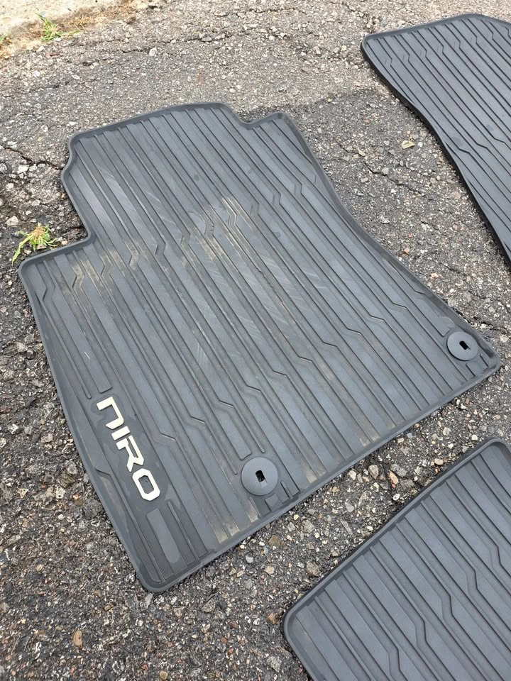 Genuine OEM Kia Niro All-Weather Rubber Floor Mats (2023–2026) - photo 3