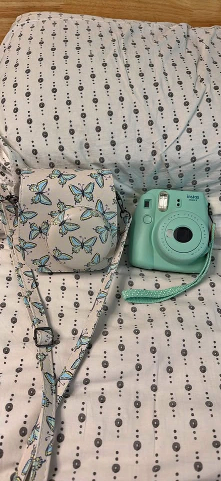 Fujifilm Instax Mini 9 with Butterfly Case