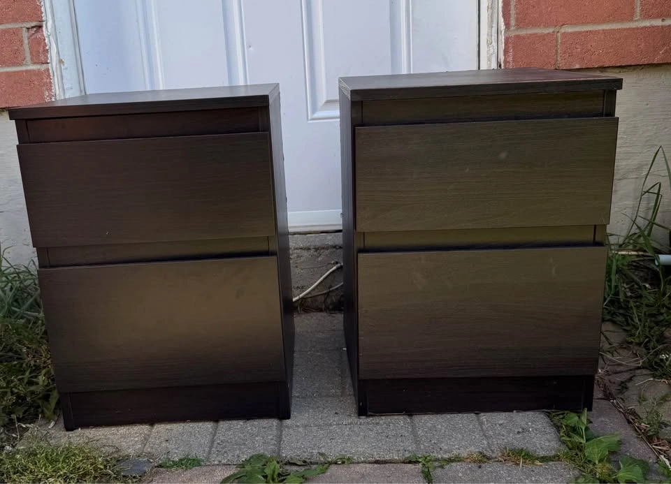 Pair of Dark Brown 2-Drawer Nightstands / Bedside Tables - photo 5