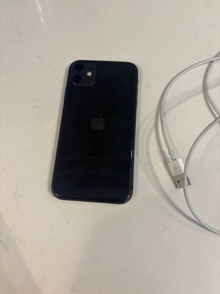 Apple iPhone 11 - photo 3