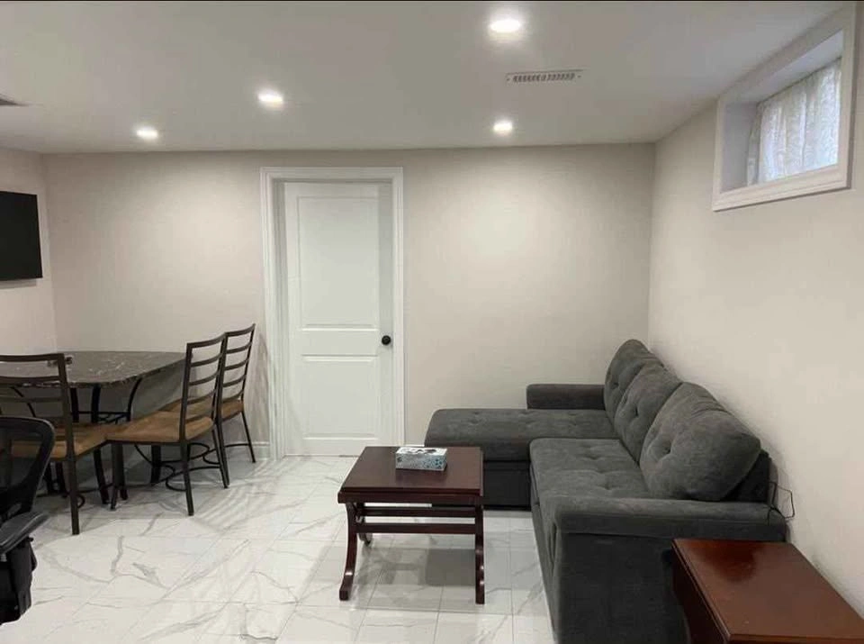 1 Bed 1 Bath - Apartment - photo 2