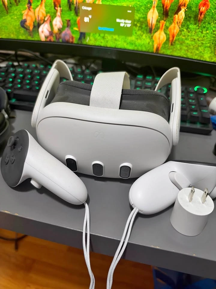 Meta Quest 3 VR Headset – Excellent Condition