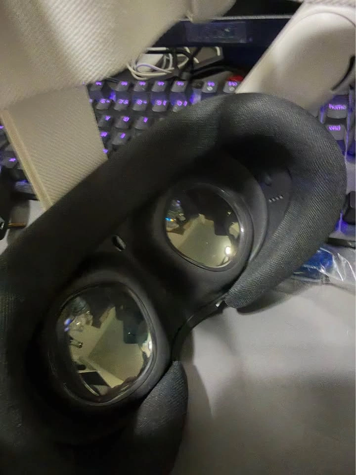 Meta Quest 3 VR Headset – Excellent Condition - photo 3