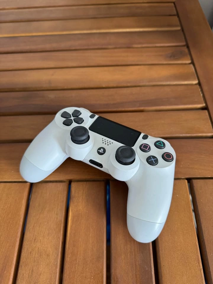 Sony PS4 Slim 1TB – White Controller + 2 Games - photo 3