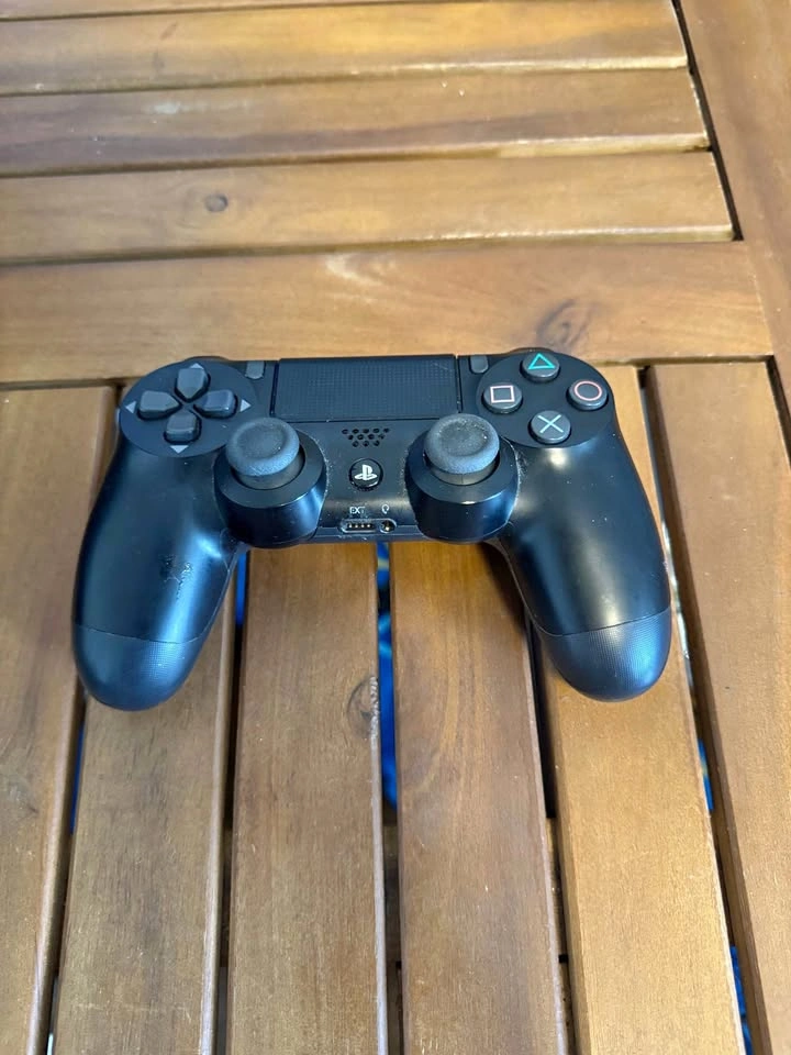 Original Sony DualShock 4 PS4 Controller – For Parts / Repair