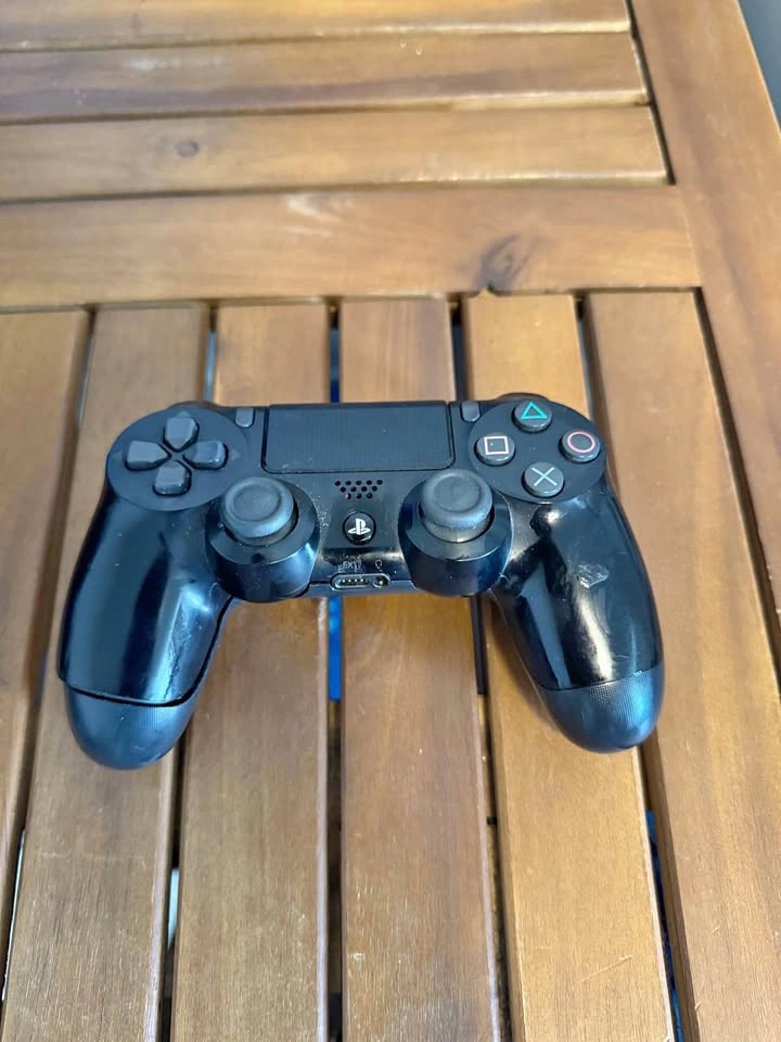 Original Sony DualShock 4 PS4 Controller – For Parts / Repair