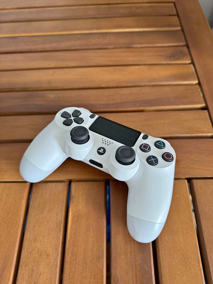 Sony DualShock 4 PS4 Wireless Controller – Glacier White