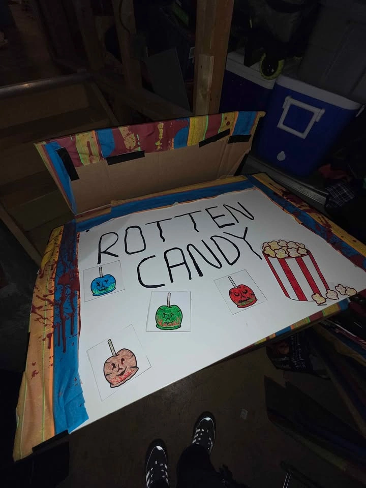 4 Clown Themed Boxes with Signs - Woodbine SW - photo 4