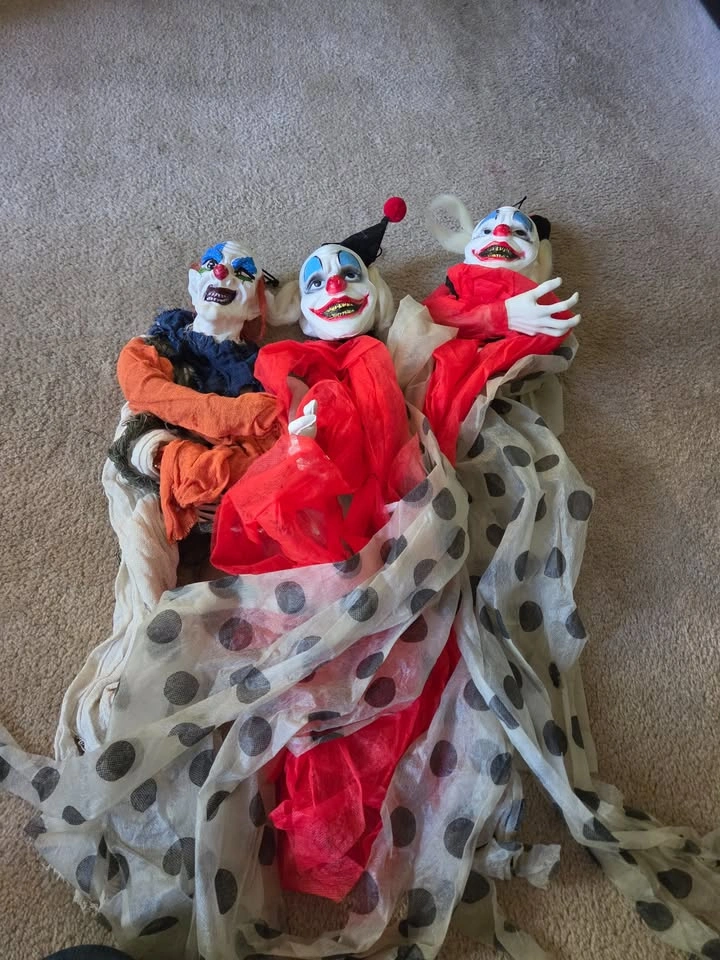 3 Clown Static props you hang them up selling all 3 together - photo 2