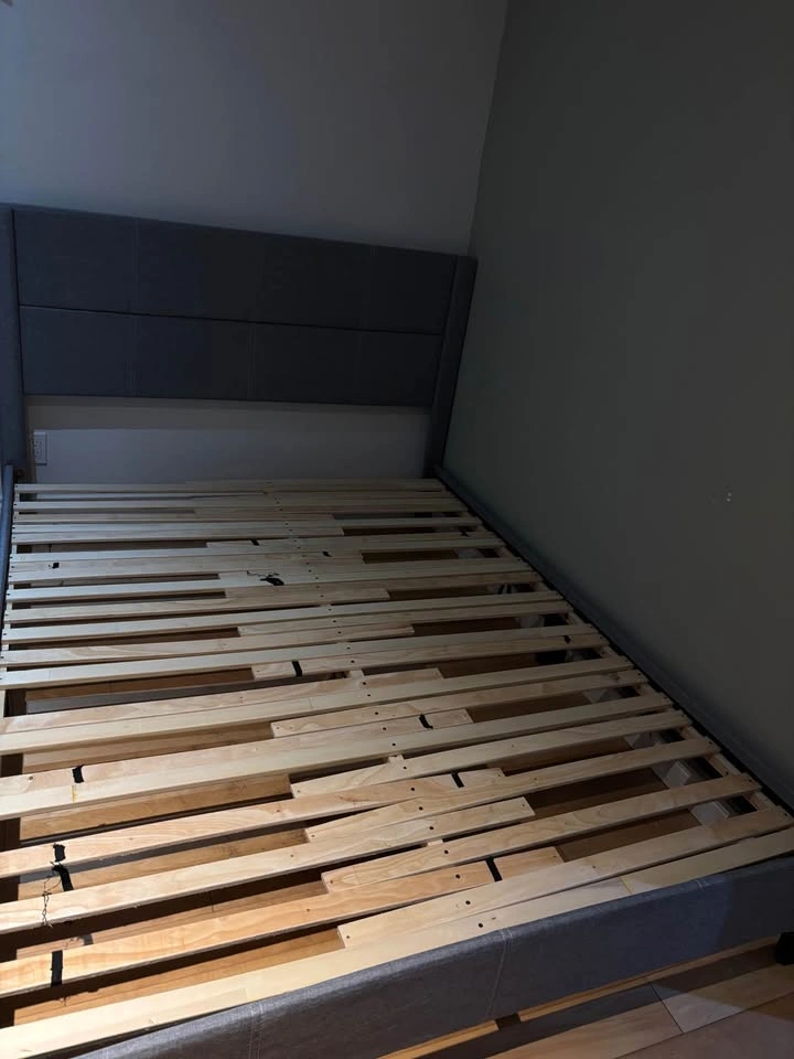 Queen Bed With Mattress - photo 3