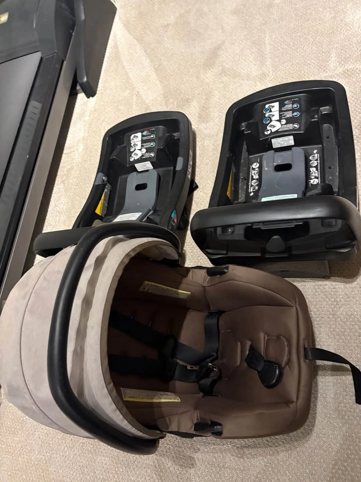 Evenflo Stroller and Car Seat with 2 bases - photo 2