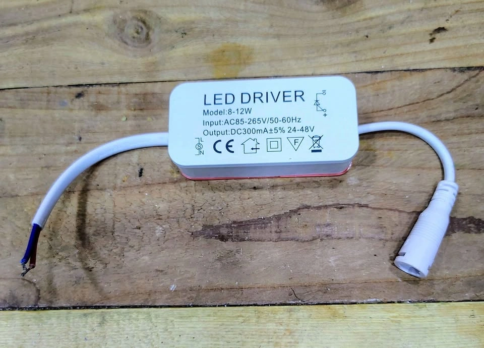 6 USED SQUARE LED THIN POT LIGHTS NATURAL WHITE - photo 3