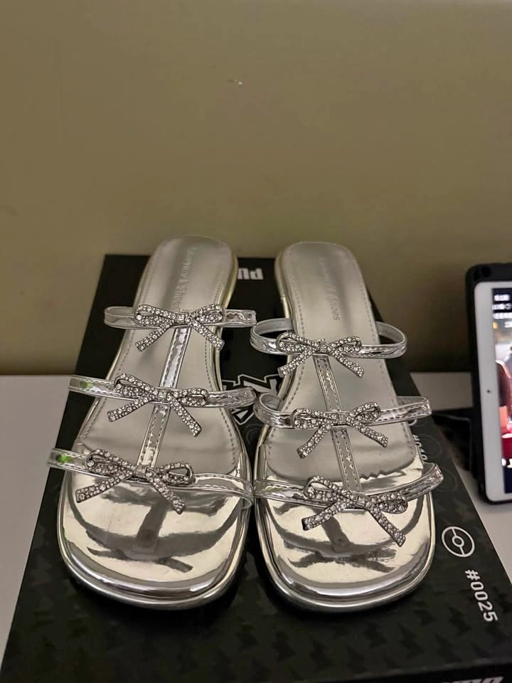 Silver Rhinestone Bow Sandals – Worn Once – Size 240 (24 cm)