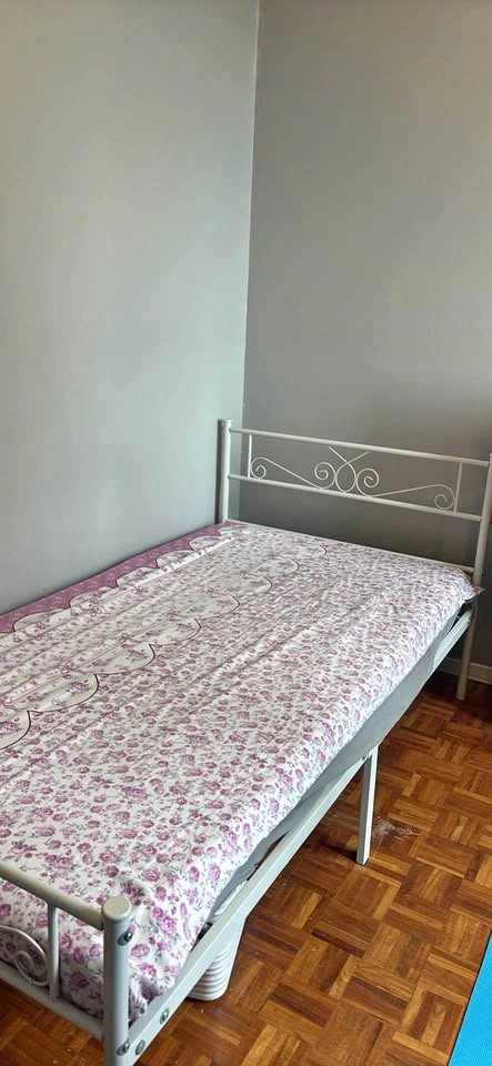 Twin bed frame with/without mattress