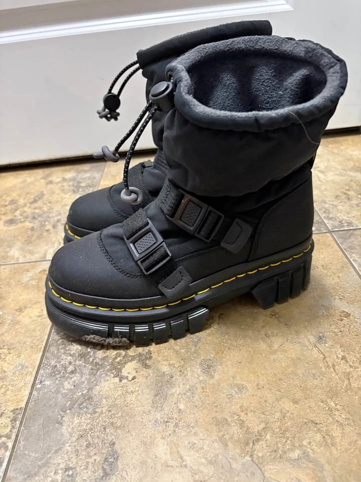 Women’s winter Black Dr. Marten boots size 8