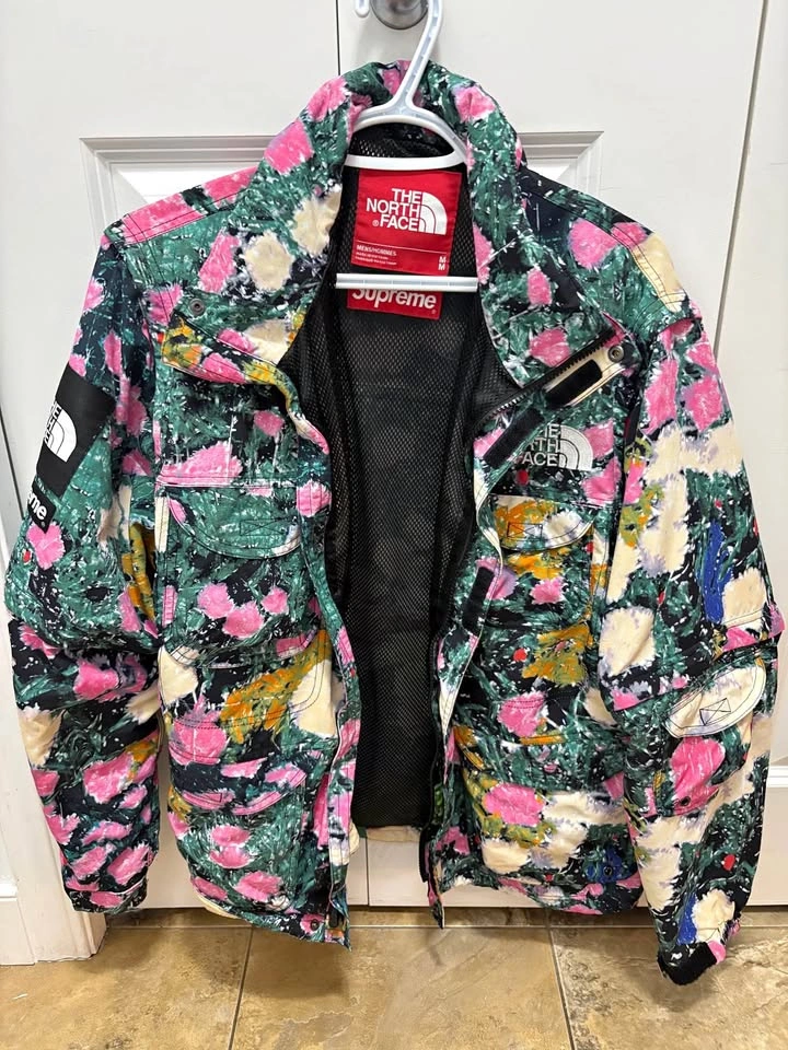 Women’s flower The North Face Jacket size M NEW