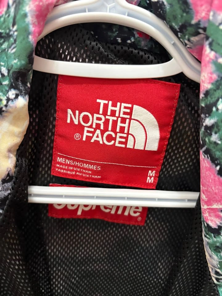Women’s flower The North Face Jacket size M NEW - photo 2