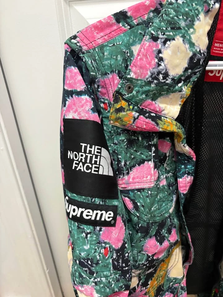 Women’s flower The North Face Jacket size M NEW - photo 3
