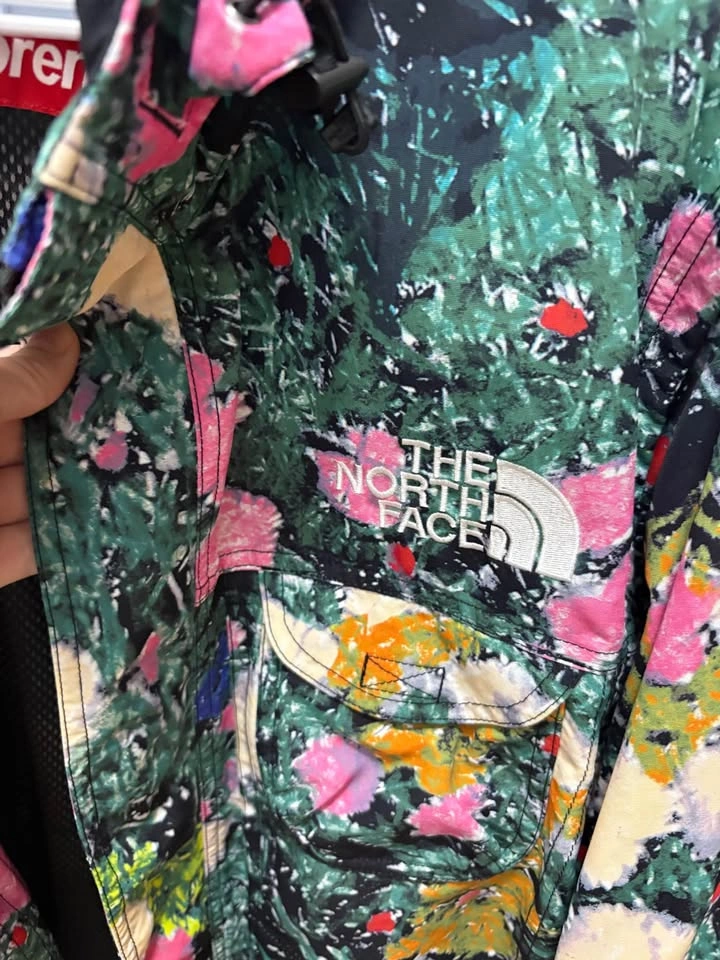 Women’s flower The North Face Jacket size M NEW - photo 5