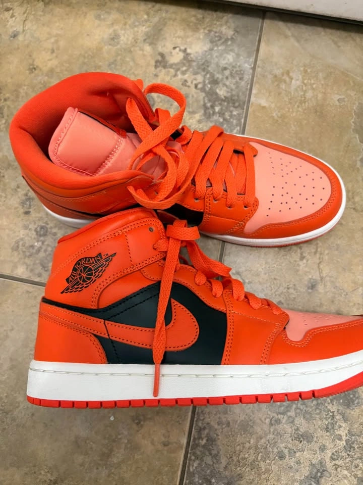 Women’s Orange Air Jordan’s size 8 - photo 2