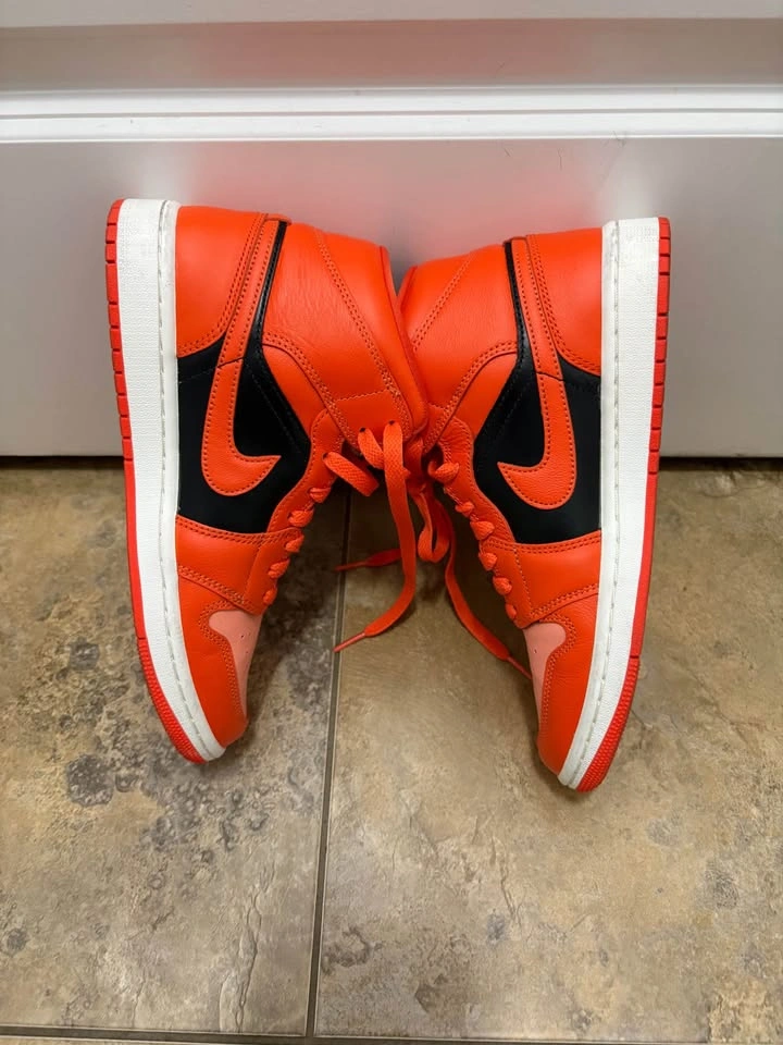 Women’s Orange Air Jordan’s size 8 - photo 3