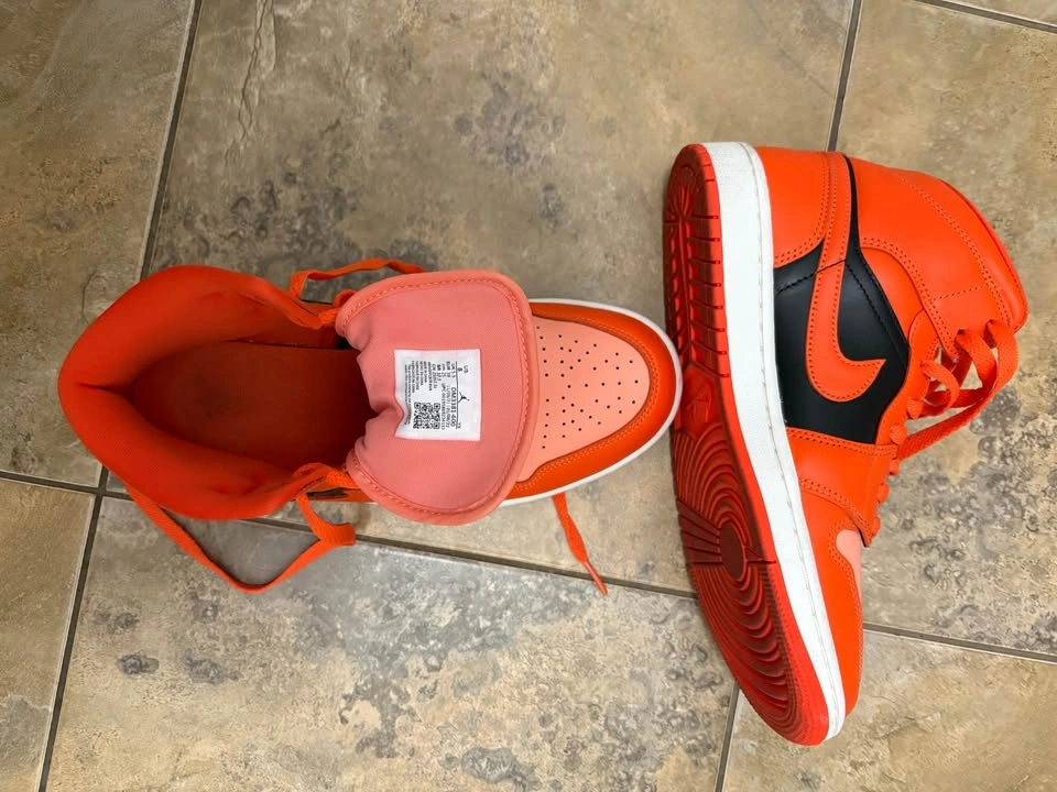 Women’s Orange Air Jordan’s size 8 - photo 4