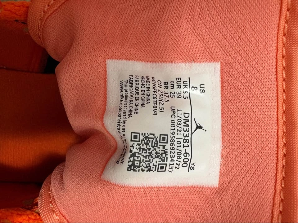 Women’s Orange Air Jordan’s size 8 - photo 5