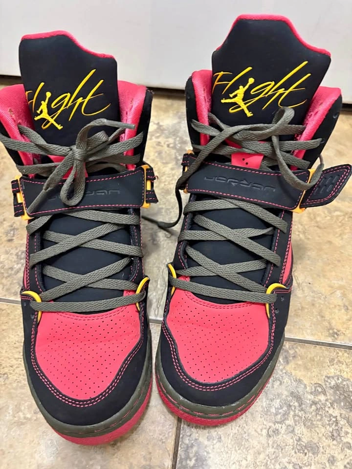 Air Jordan high tops! Red/Black used once! Youth 7 or women’s 8