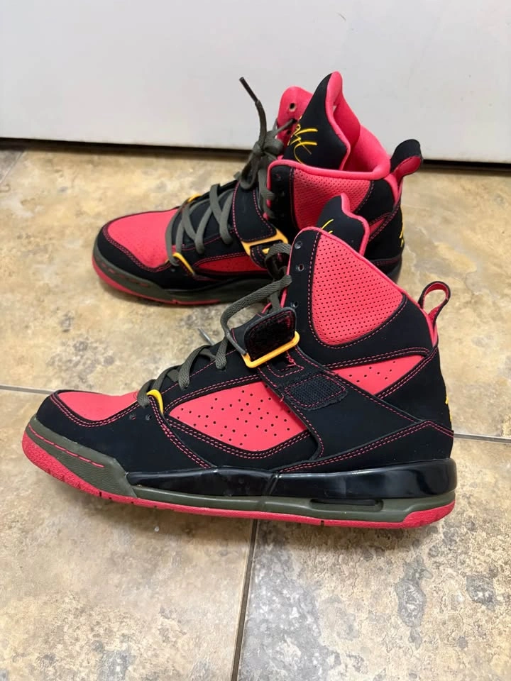 Air Jordan high tops! Red/Black used once! Youth 7 or women’s 8 - photo 5