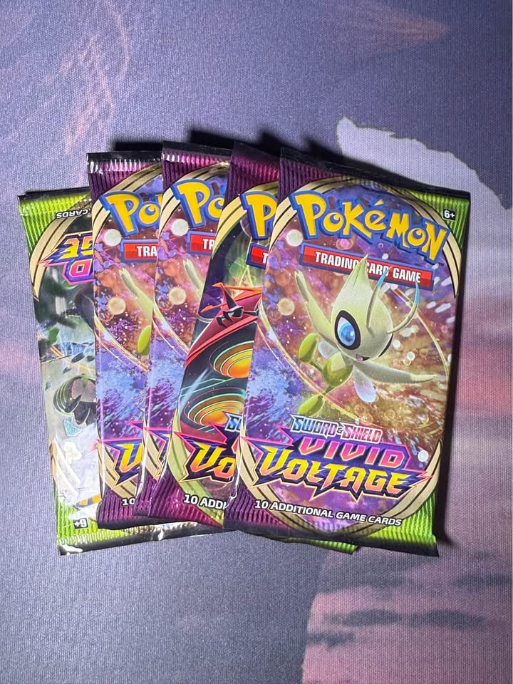 Sealed Packs Vivid Voltage 5x - photo 2