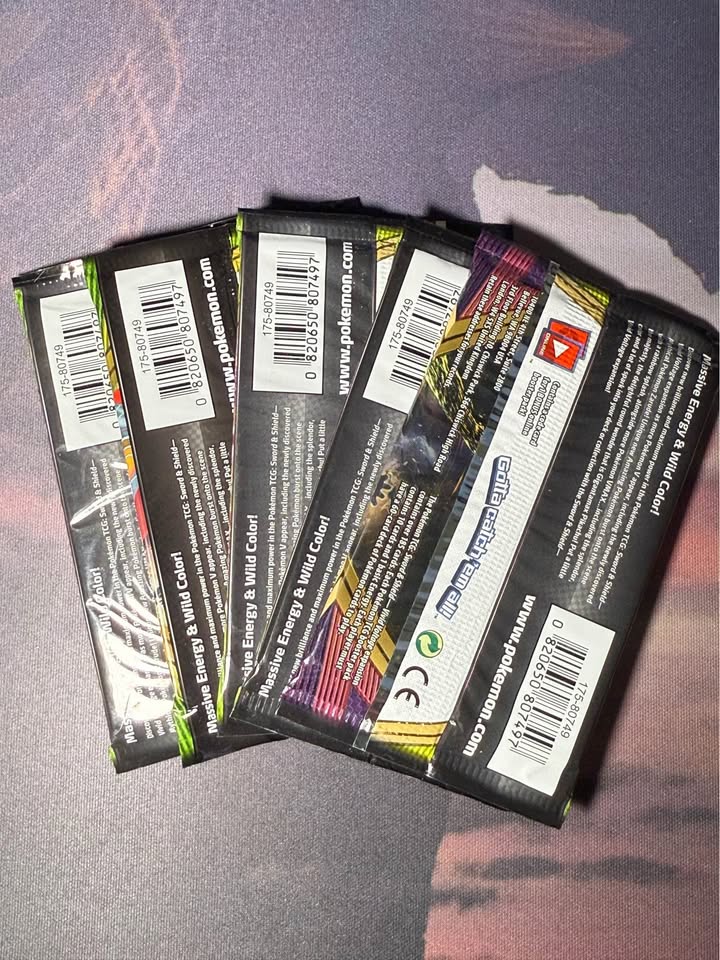Sealed Packs Vivid Voltage 5x - photo 3