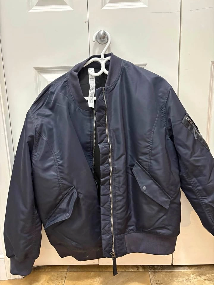 Lululemon Navy blue bomber Jacket size 8