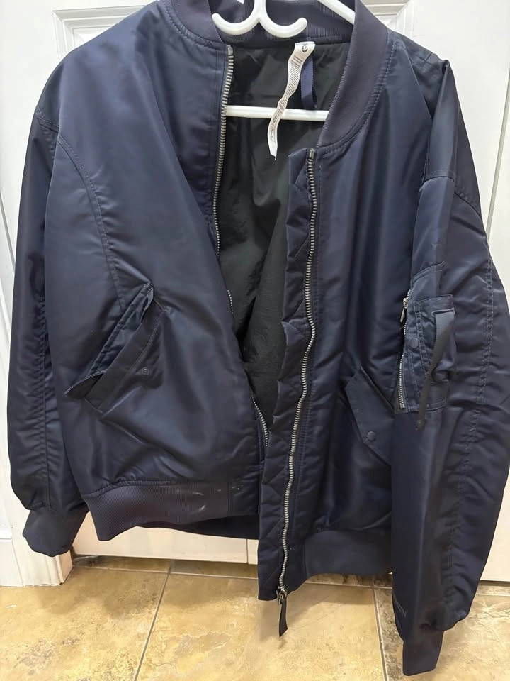 Lululemon Navy blue bomber Jacket size 8 - photo 5