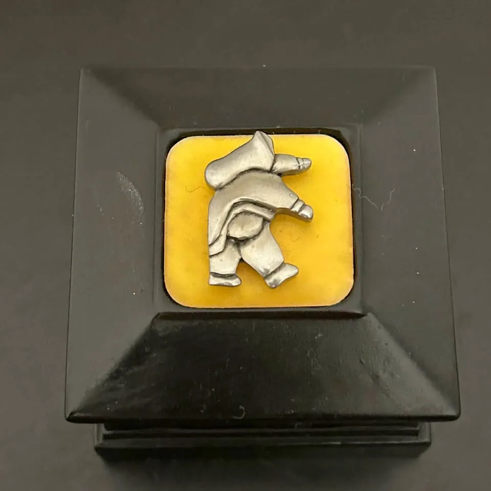 Vintage Inuit Style Resin Box thumbnail