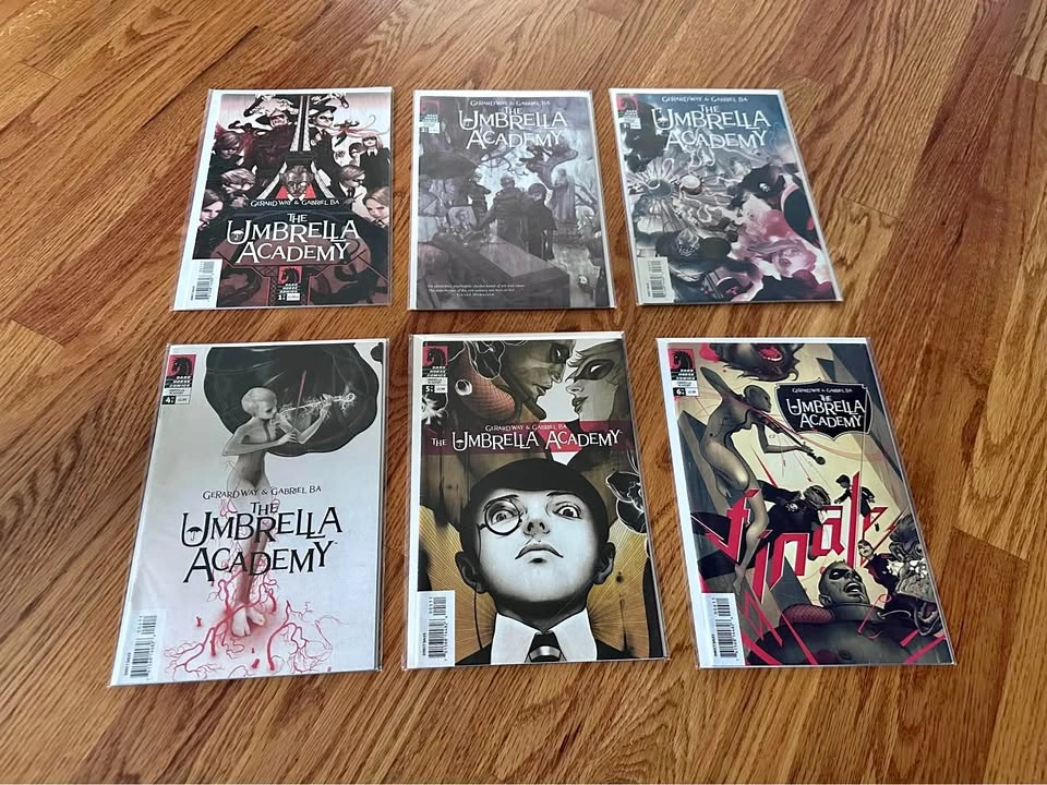 Umbrella Academy - Issues 1-6 (2007) - Comic Books