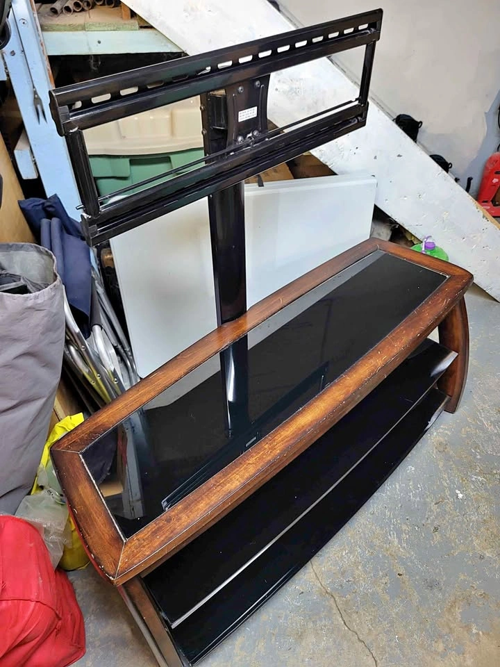TV Stand - photo 3