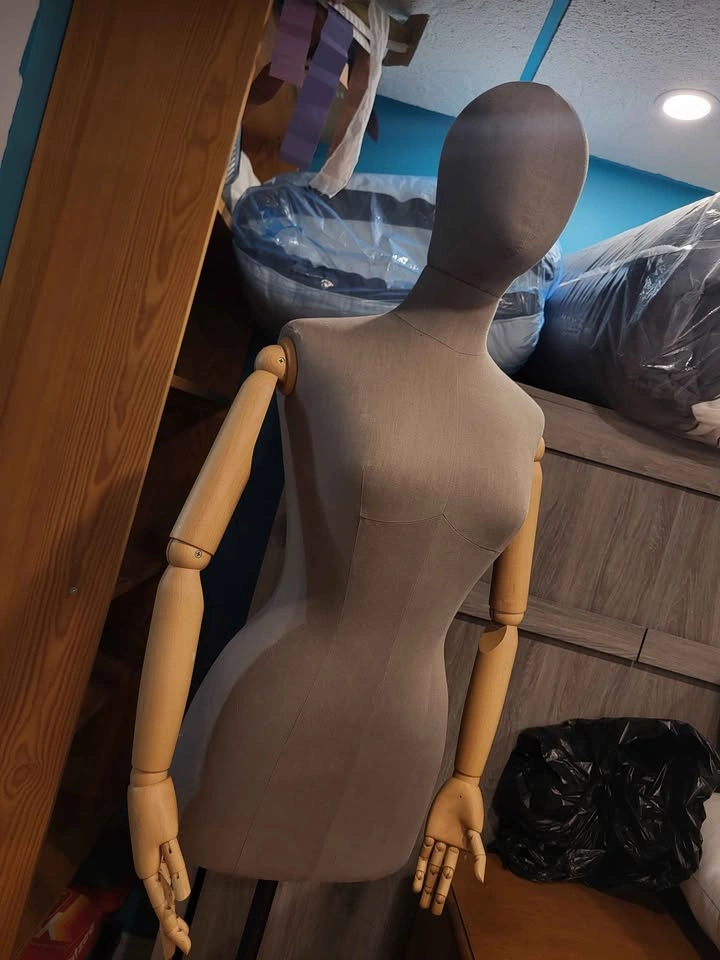 Hudson Bay Mannequin - photo 2