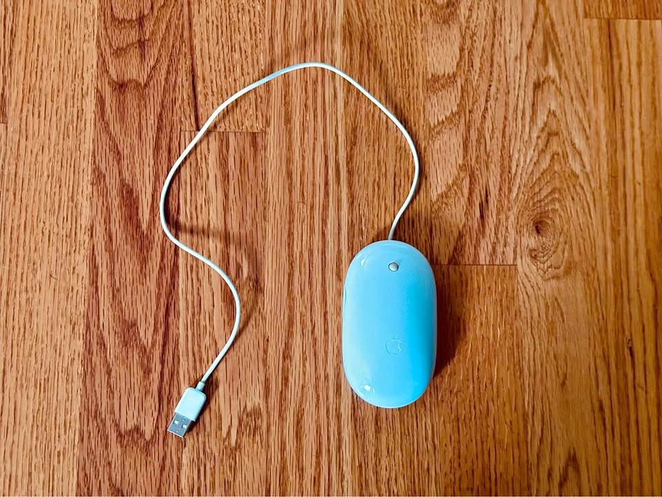 Apple - Wired Optical Mouse - Model A1152