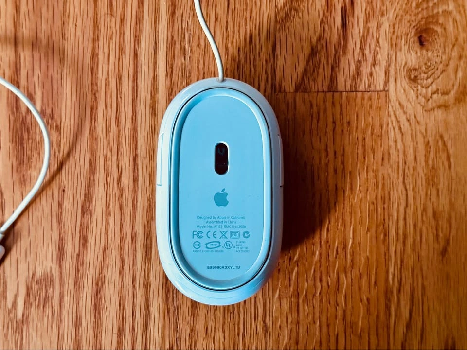 Apple - Wired Optical Mouse - Model A1152 - photo 3
