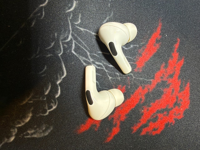 AirPods Pro (1st Gen, Lightning) – For Parts - photo 5