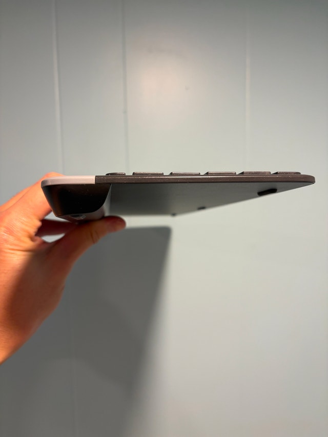 Logitech K580 Slim Wireless Keyboard - Works Great - photo 2