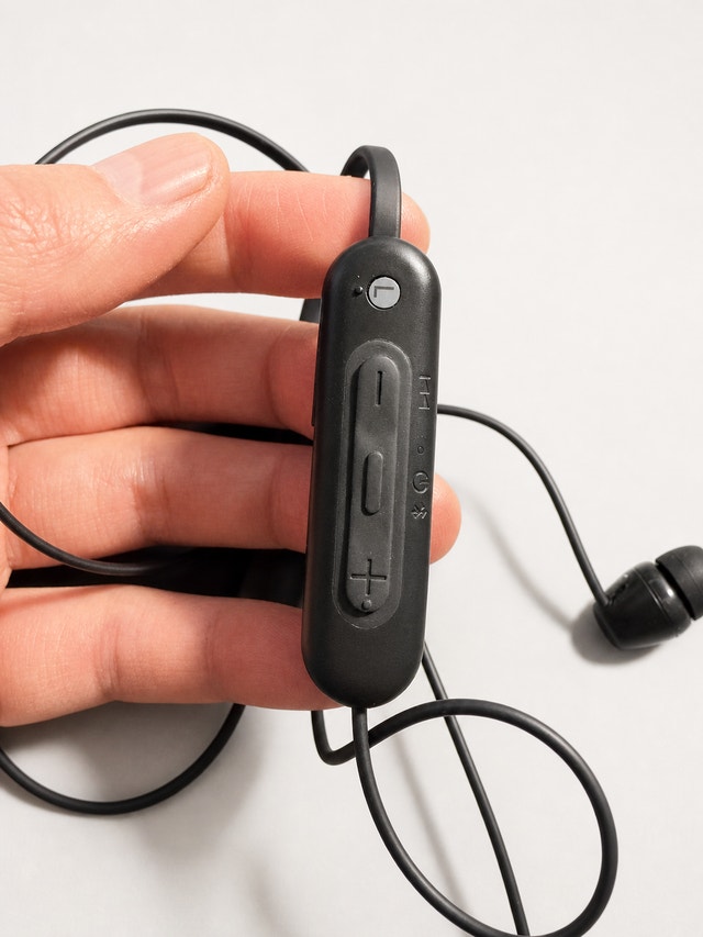 Sony WI-C100 Wireless Bluetooth Earphones + New Ear Tips - photo 3