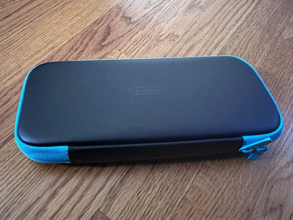 Nintendo Switch Case - Official - photo 2