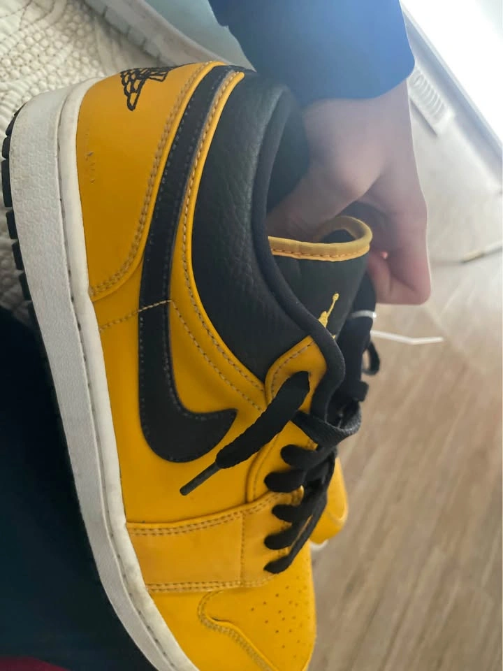 Jordan Air Jordan 1 Low Yellow/Black/White size 10.5 - photo 2