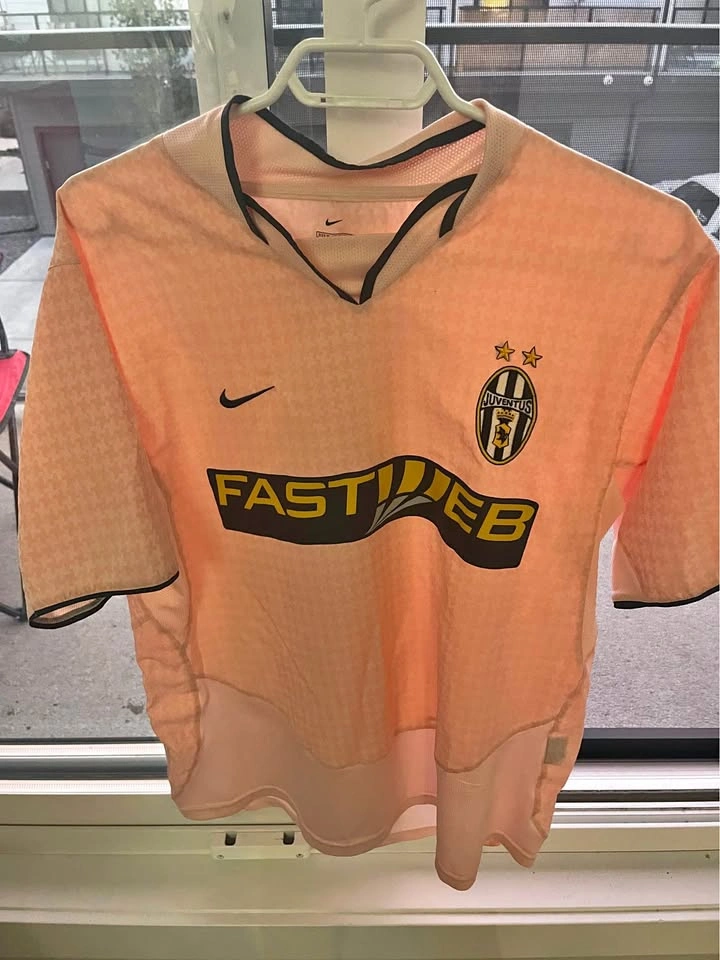 Selling my juventus men’s soccer jersey
