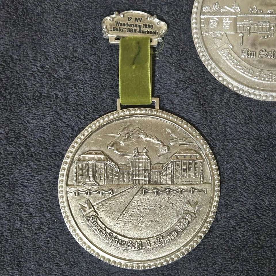 Vintage German IVV Volksmarch Medals – 1989, 1990 & 1991 - photo 2