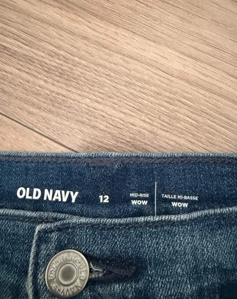 Old Navy Mid-Rise Denim Shorts - photo 2