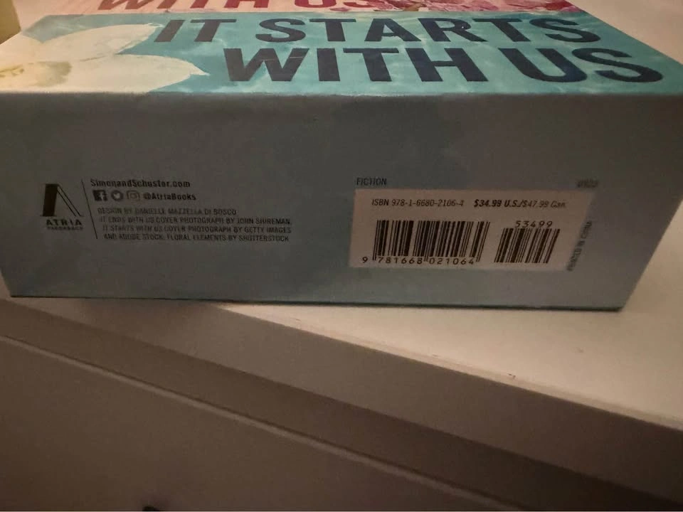 Colleen Hoover It Ends With Us & It Starts With Us Box Set - photo 5